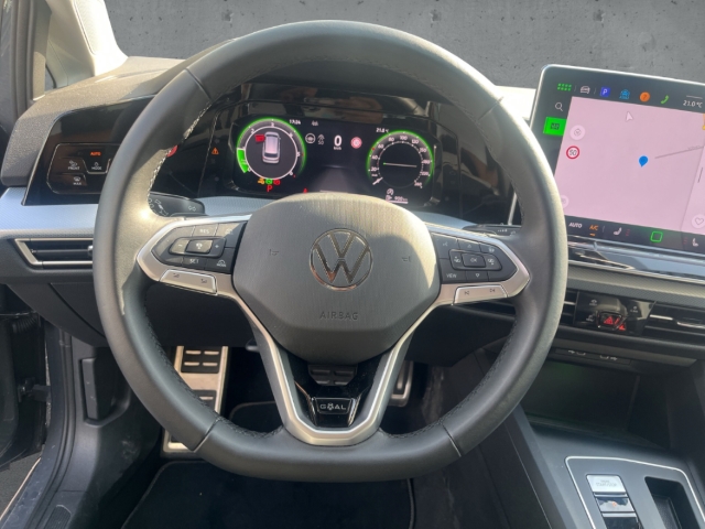 Fahrzeugabbildung Volkswagen Golf GOAL 2.0 TDI DSG Navi HUD LedPlus AreaView RKamera AHK