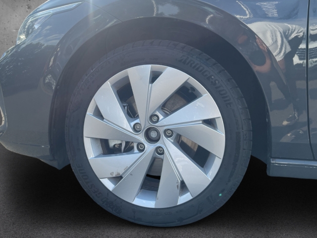 Fahrzeugabbildung Volkswagen Golf GOAL 2.0 TDI DSG Navi HUD LedPlus AreaView RKamera AHK