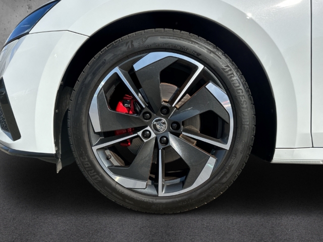 Fahrzeugabbildung SKODA Octavia Combi TDI DSG RS AHK MatrLED Nav ACC Kam