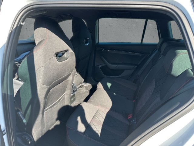 Fahrzeugabbildung SKODA Octavia Combi TDI DSG RS AHK MatrLED Nav ACC Kam