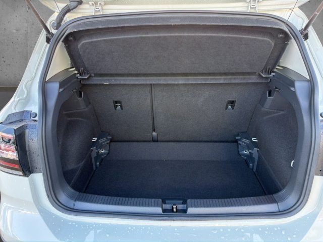 Fahrzeugabbildung Volkswagen T-Cross 1.0 TSI MOVE SHZ AppConnect AHK PDC Klim