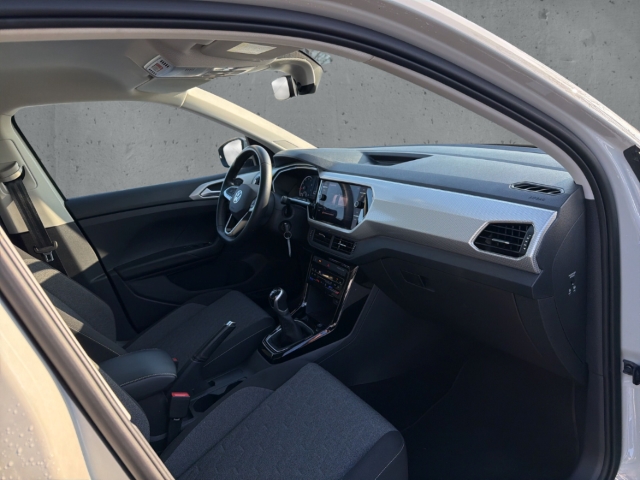 Fahrzeugabbildung Volkswagen T-Cross 1.0 TSI MOVE SHZ AppConnect AHK PDC Klim