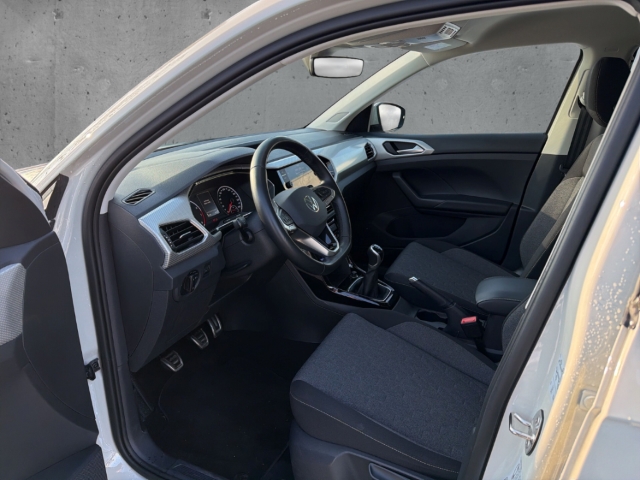 Fahrzeugabbildung Volkswagen T-Cross 1.0 TSI MOVE SHZ AppConnect AHK PDC Klim