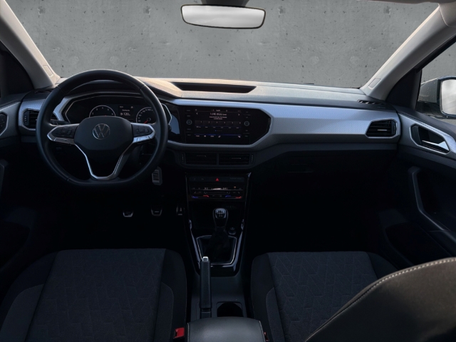 Fahrzeugabbildung Volkswagen T-Cross 1.0 TSI MOVE SHZ AppConnect AHK PDC Klim