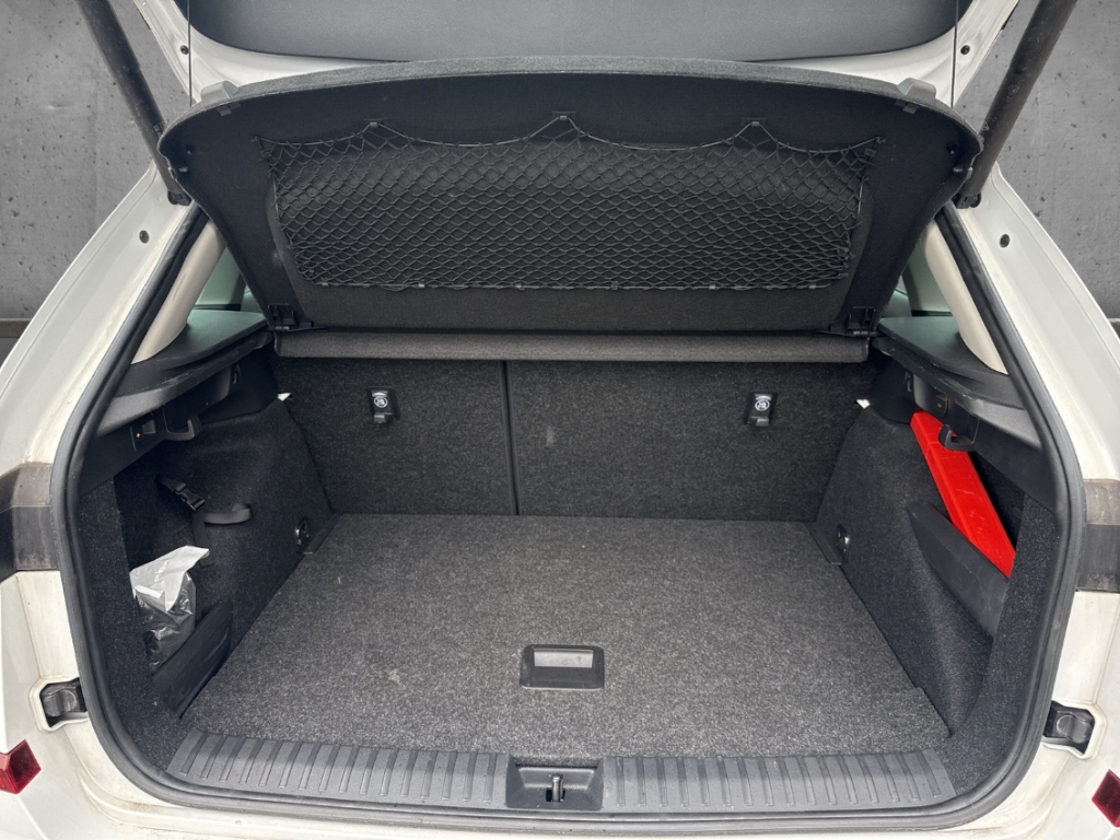 Fahrzeugabbildung SKODA Kamiq 1.5 TSI DSG Tour AHK MatrLED Navi ACC elHe