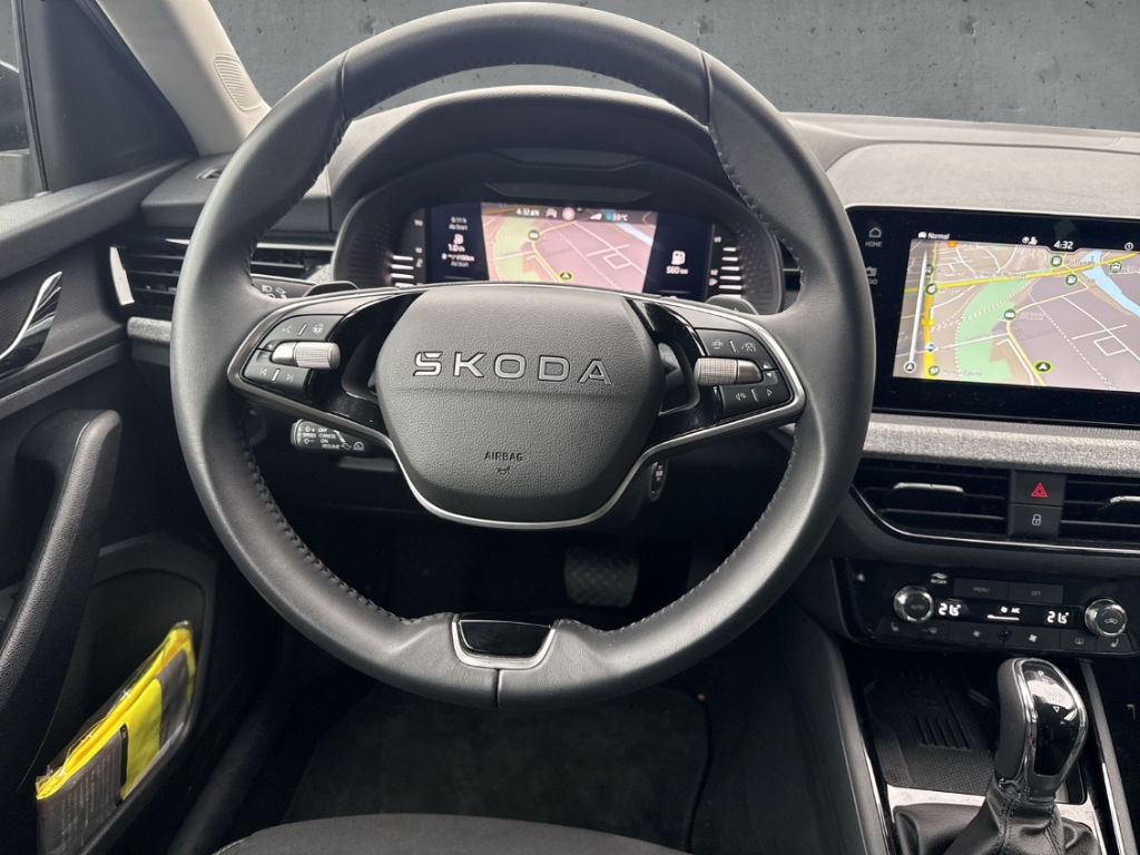 Fahrzeugabbildung SKODA Kamiq 1.5 TSI DSG Tour AHK MatrLED Navi ACC elHe