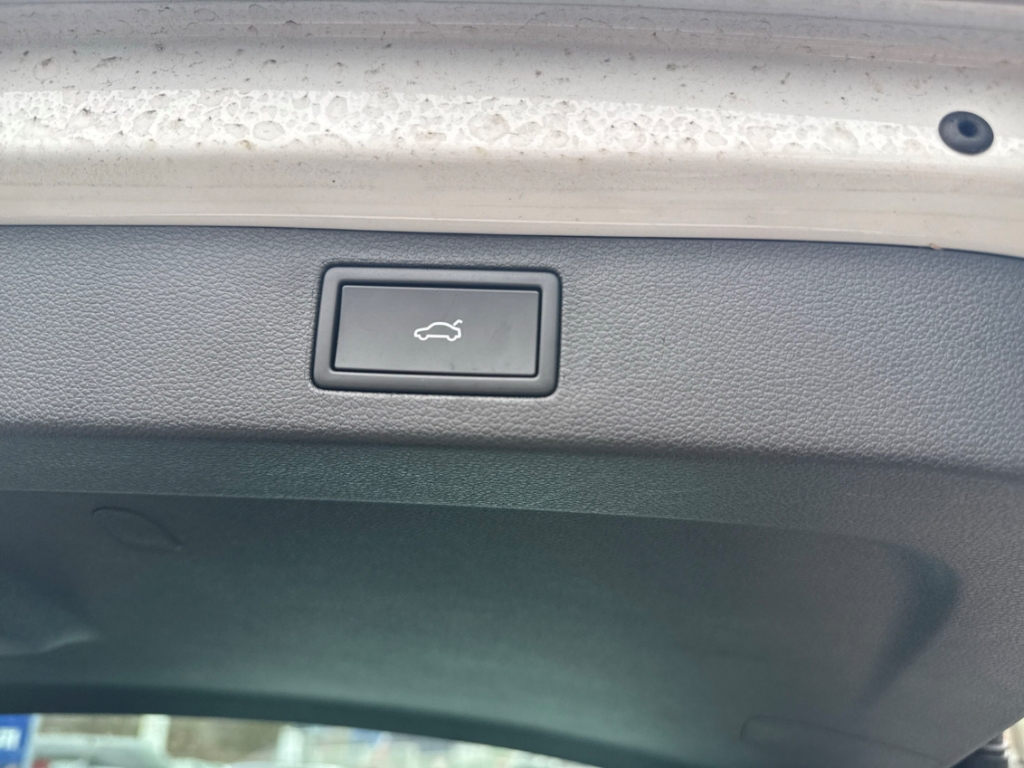 Fahrzeugabbildung SKODA Kamiq 1.5 TSI DSG Tour AHK MatrLED Navi ACC elHe