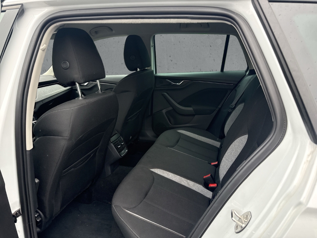 Fahrzeugabbildung SKODA Kamiq 1.5 TSI DSG Tour AHK MatrLED Navi ACC elHe