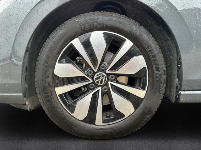 Fahrzeugabbildung Volkswagen Golf 8 2.0 TDI DSG Goal AHK LED+ Navi ACC Kamera