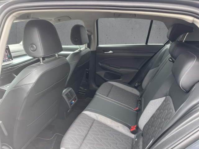 Fahrzeugabbildung Volkswagen Golf 8 2.0 TDI DSG Goal AHK LED+ Navi ACC Kamera