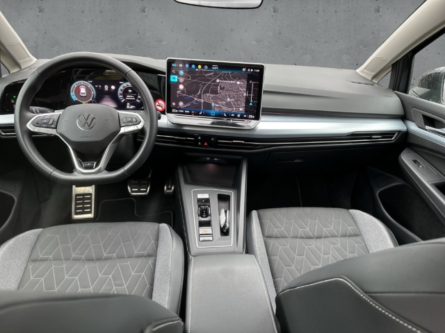 Fahrzeugabbildung Volkswagen Golf 8 2.0 TDI DSG Goal AHK LED+ Navi ACC Kamera