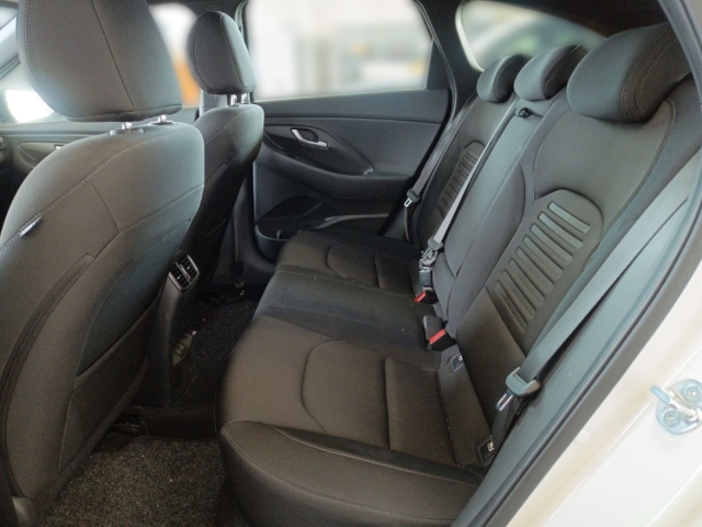 Fahrzeugabbildung Hyundai i30 1.0 T-GDI DCT Kombi Advantage MY25 Navi LED CarPlay RKam DigiCockpit Allwetter