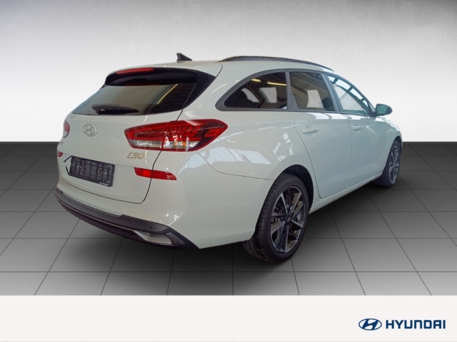 Fahrzeugabbildung Hyundai i30 1.0 T-GDI DCT Kombi Advantage MY25 Navi LED CarPlay RKam DigiCockpit Allwetter