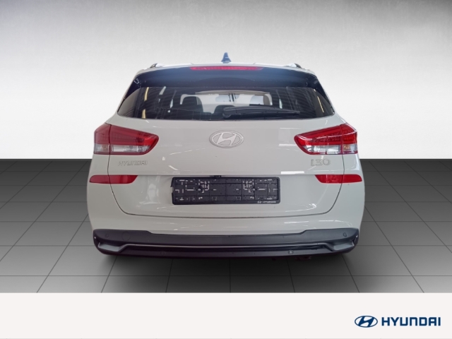 Fahrzeugabbildung Hyundai i30 1.0 T-GDI DCT Kombi Advantage MY25 Navi LED CarPlay RKam DigiCockpit Allwetter