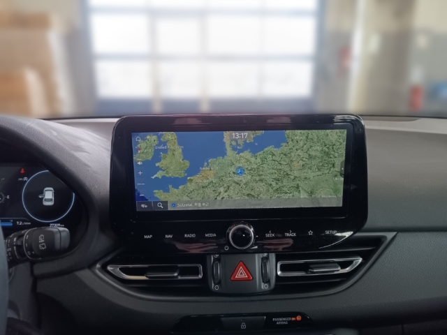 Fahrzeugabbildung Hyundai i30 1.0 T-GDI DCT Kombi Advantage MY25 Navi LED CarPlay RKam DigiCockpit Allwetter