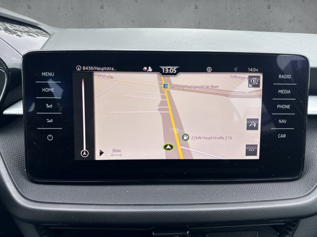 Fahrzeugabbildung SKODA Fabia 1.0 TSI DSG Ambition Navi Tempo SHZ PDC