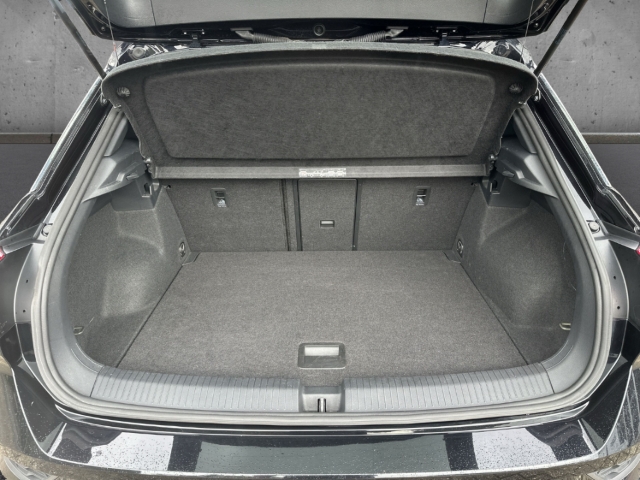 Fahrzeugabbildung Volkswagen T-Roc 1.5 TSI DSG Sport LED Navi ACC SHZ SideAss