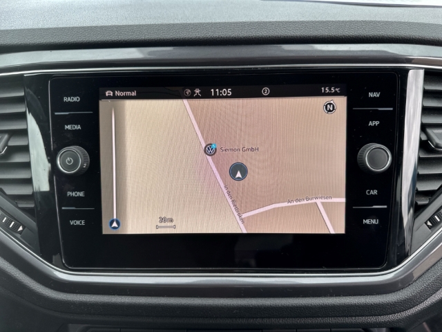 Fahrzeugabbildung Volkswagen T-Roc 1.5 TSI DSG Sport LED Navi ACC SHZ SideAss