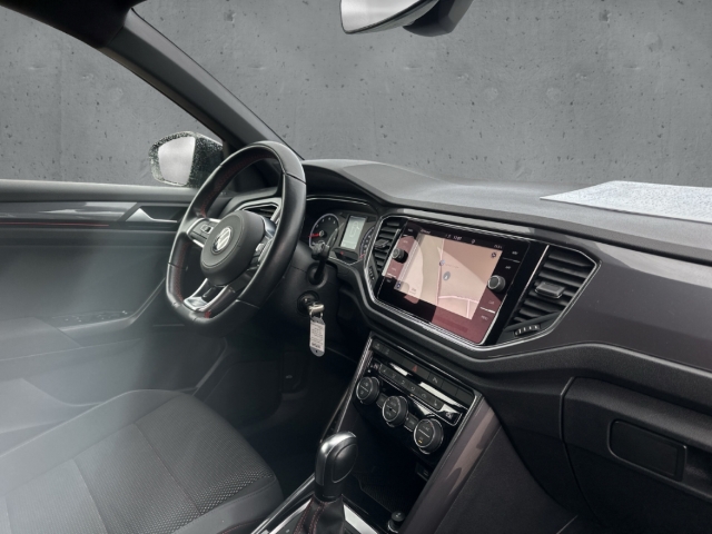 Fahrzeugabbildung Volkswagen T-Roc 1.5 TSI DSG Sport LED Navi ACC SHZ SideAss