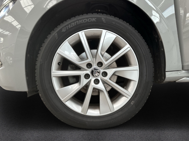 Fahrzeugabbildung SKODA Kamiq 1.5 TSI DSG Style LED Pano ACC SHZ PDC Kam