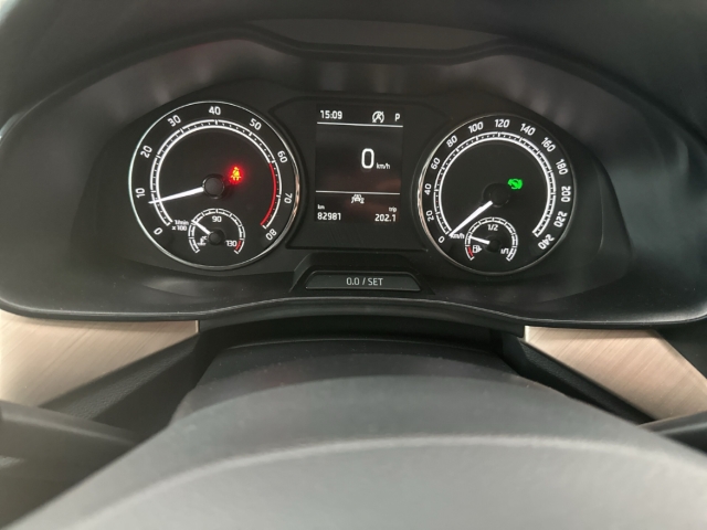 Fahrzeugabbildung SKODA Kamiq 1.5 TSI DSG Style LED Pano ACC SHZ PDC Kam