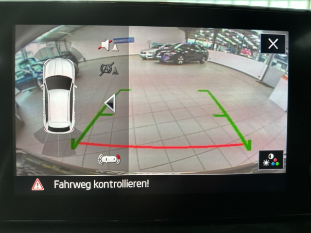 Fahrzeugabbildung SKODA Kamiq 1.5 TSI DSG Style LED Pano ACC SHZ PDC Kam