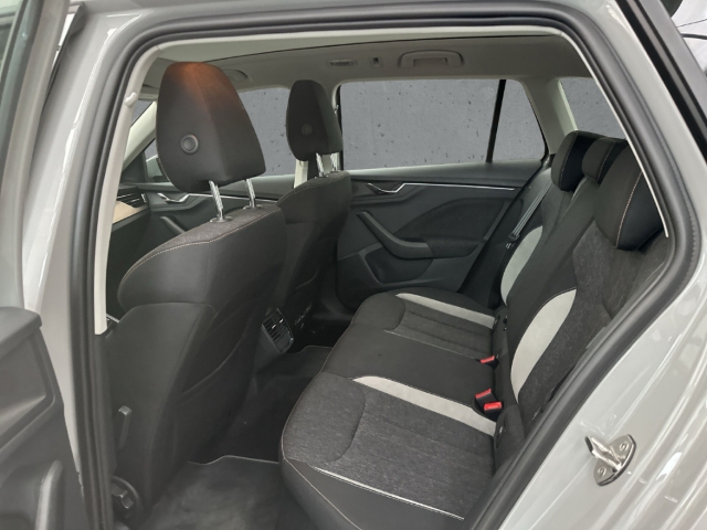 Fahrzeugabbildung SKODA Kamiq 1.5 TSI DSG Style LED Pano ACC SHZ PDC Kam