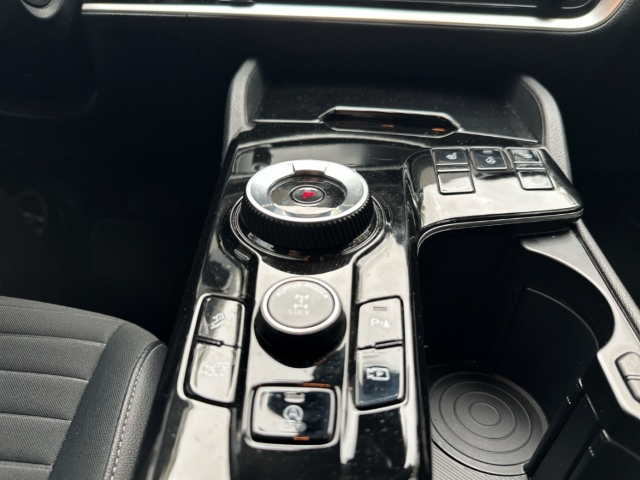 Fahrzeugabbildung Kia Sportage 1.6 T-GDI Vision 4WD SHZ DAB+ PDC