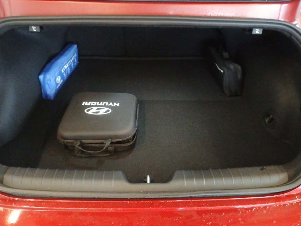 Fahrzeugabbildung Hyundai IONIQ 6 77,4kWh 4WD UNIQ Digi-Spiegel 20LM Schiebedach HUD Navi Digitales Cockpit Memory Sitze