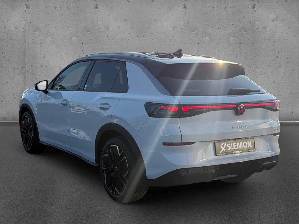 Fahrzeugabbildung Volkswagen T-Roc 1.5 eTSI DSG R-Line IQ.LIGHT Navi AHK el.K