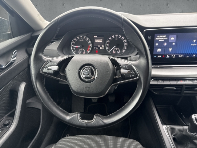 Fahrzeugabbildung SKODA Octavia Combi Ambition 2.0 TDI LED Apple CarPlay Android Auto Mehrzonenklima