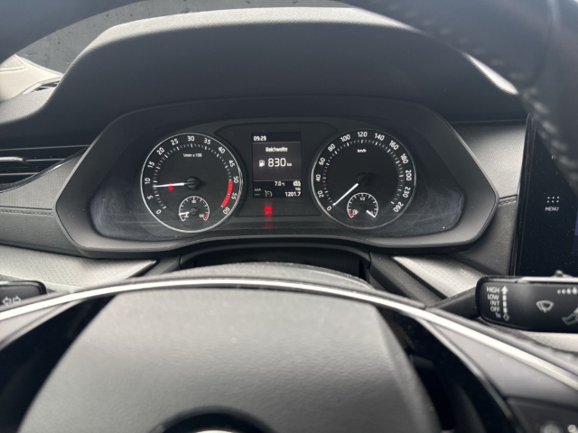 Fahrzeugabbildung SKODA Octavia Combi Ambition 2.0 TDI LED Apple CarPlay Android Auto Mehrzonenklima