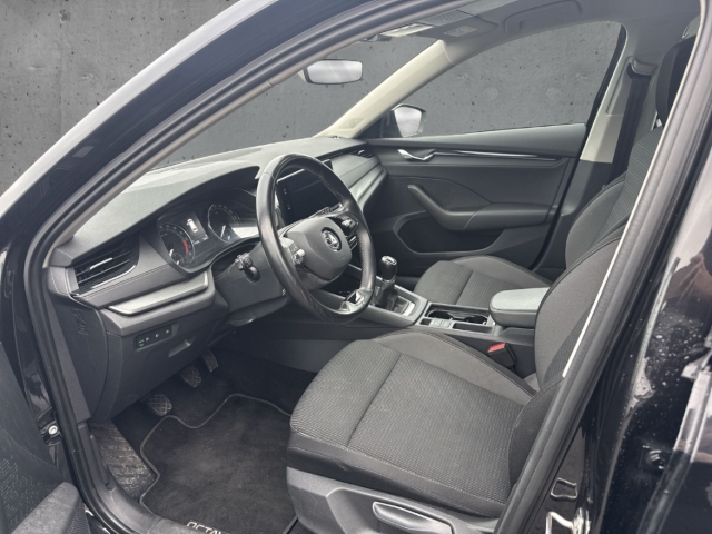 Fahrzeugabbildung SKODA Octavia Combi Ambition 2.0 TDI LED Apple CarPlay Android Auto Mehrzonenklima