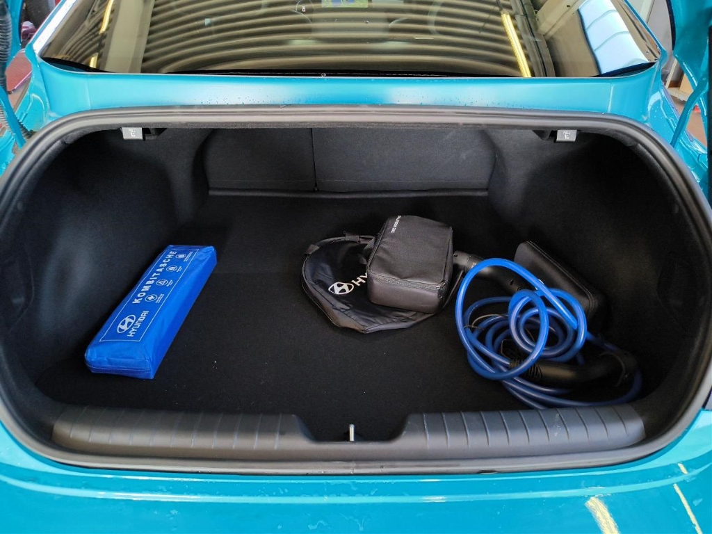 Fahrzeugabbildung Hyundai IONIQ 6 77,4kWh 4WD UNIQ HUD Navi Digitales Cockpit Memory Sitze Soundsystem Bose