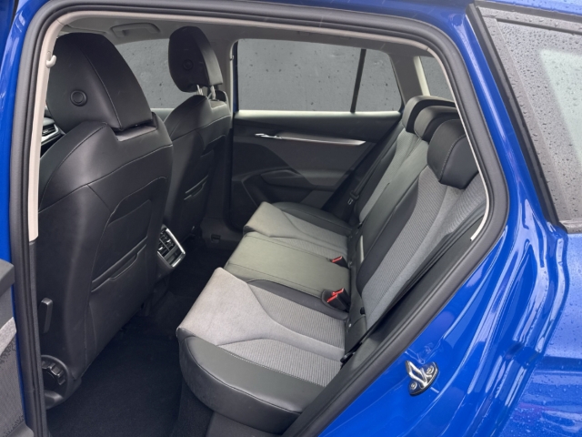 Fahrzeugabbildung SKODA Enyaq 50 Loft Temp ZV CarPlay Rkam PDC BT LED Digitales Cockpit