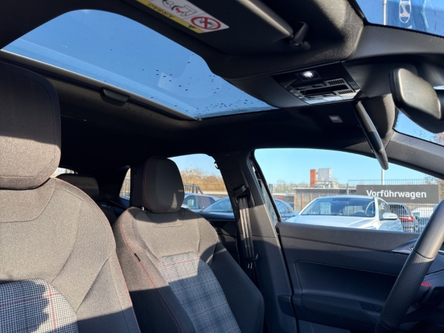 Fahrzeugabbildung Volkswagen Polo GTI 2.0 TSI DSG IQ.LIGHT Navi Pano RearView