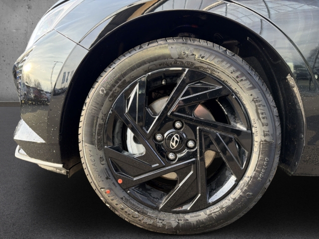 Fahrzeugabbildung Hyundai i20 FL MY26 1.0 T-GDI DCT Blackline Navi Soundsystem Bose LED Apple CarPlay Android Auto