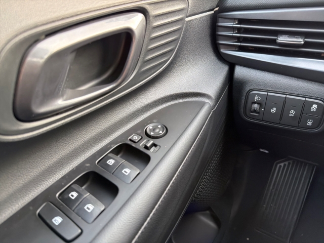 Fahrzeugabbildung Hyundai i20 FL MY26 1.0 T-GDI DCT Blackline Navi Soundsystem Bose LED Apple CarPlay Android Auto