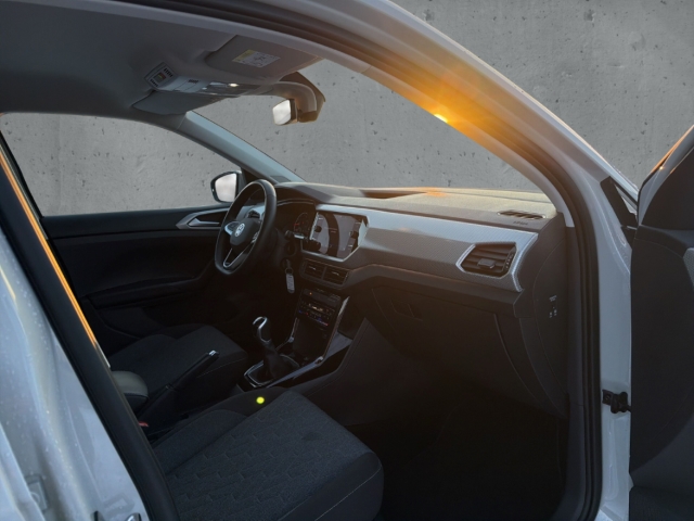 Fahrzeugabbildung Volkswagen T-Cross 1.0 TSI MOVE SHZ AppConnect AHK PDC Klim