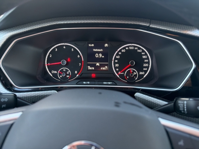 Fahrzeugabbildung Volkswagen T-Cross 1.0 TSI MOVE SHZ AppConnect AHK PDC Klim