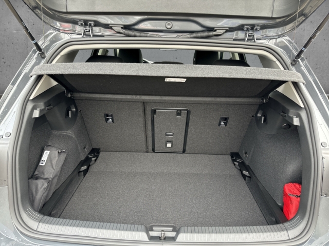 Fahrzeugabbildung Volkswagen Golf VIII 85 kW Life EU6e 1.5 TSI LED Navi SHZ ACC PDC