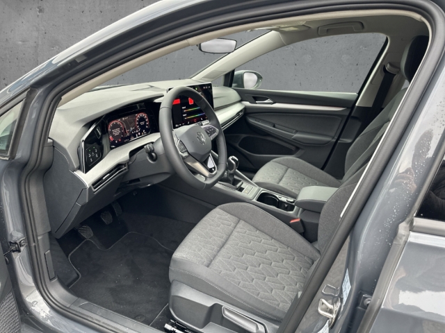 Fahrzeugabbildung Volkswagen Golf VIII 85 kW Life EU6e 1.5 TSI LED Navi SHZ ACC PDC