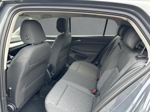 Fahrzeugabbildung Volkswagen Golf VIII 85 kW Life EU6e 1.5 TSI LED Navi SHZ ACC PDC