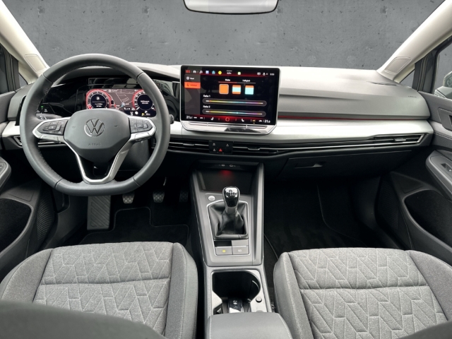 Fahrzeugabbildung Volkswagen Golf VIII 85 kW Life EU6e 1.5 TSI LED Navi SHZ ACC PDC