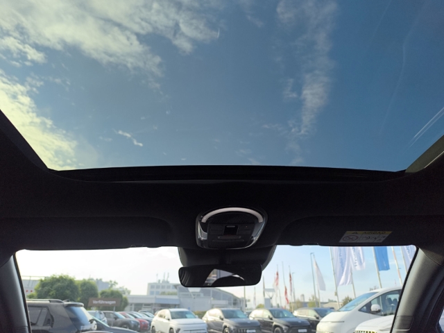 Fahrzeugabbildung Hyundai IONIQ 6 77,4kWh 2WD DYNAMIQ LED Glasdach Navi Allwetter KeyLess