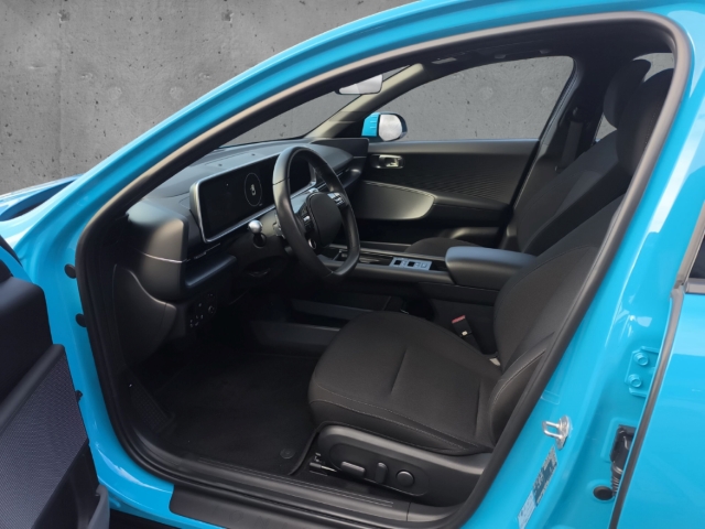 Fahrzeugabbildung Hyundai IONIQ 6 77,4kWh 2WD DYNAMIQ LED Glasdach Navi Allwetter KeyLess