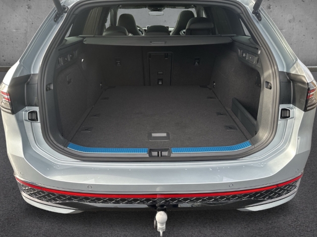 Fahrzeugabbildung Volkswagen Passat Variant 2.0 TDI DSG R-Line BlackStyle IQ.