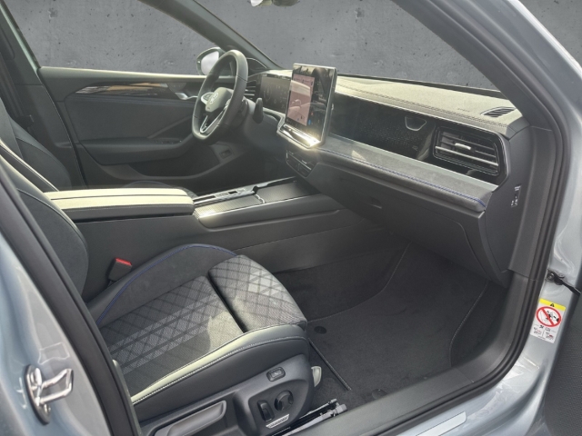 Fahrzeugabbildung Volkswagen Passat Variant 2.0 TDI DSG R-Line BlackStyle IQ.