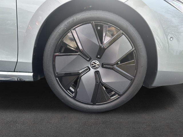 Fahrzeugabbildung Volkswagen Passat Variant 2.0 TDI DSG R-Line BlackStyle IQ.