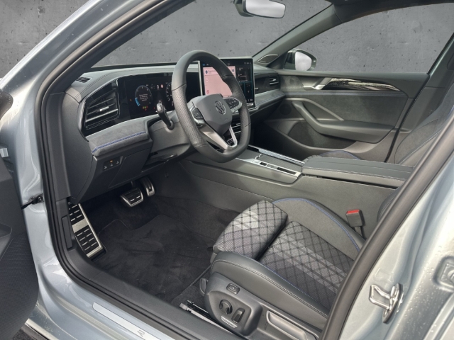 Fahrzeugabbildung Volkswagen Passat Variant 2.0 TDI DSG R-Line BlackStyle IQ.